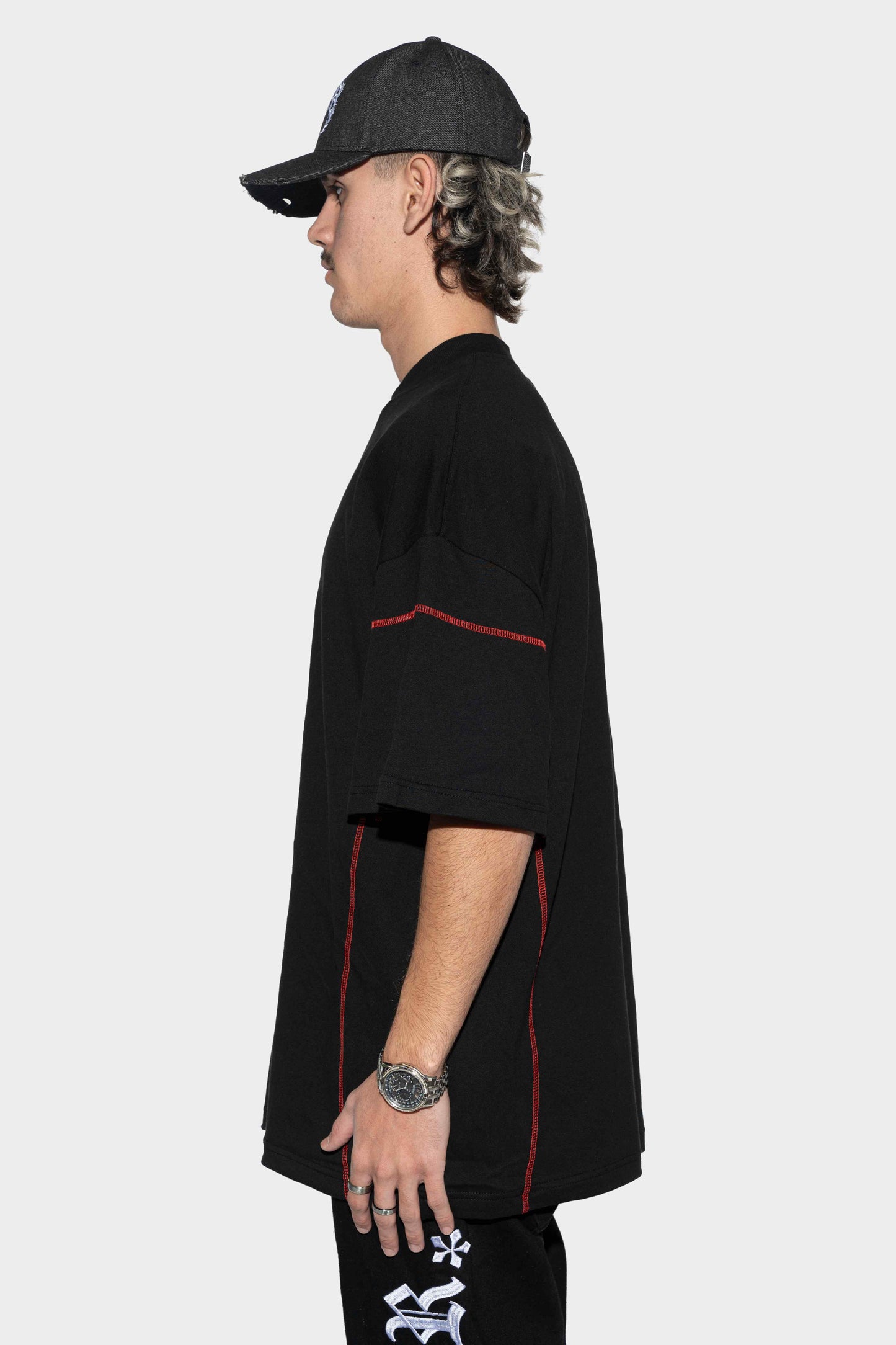 Noir Contrast Stitch Tee Black/Red